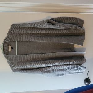 Casual and comfy grey sweater!